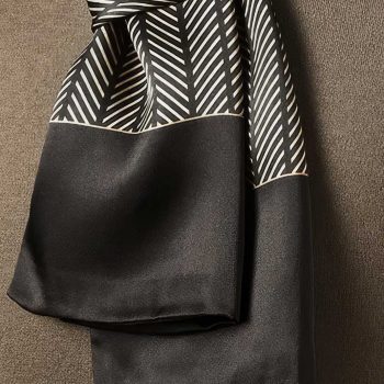 Foulard Homme Soie Noir Motif Chevron Graphique - Détails